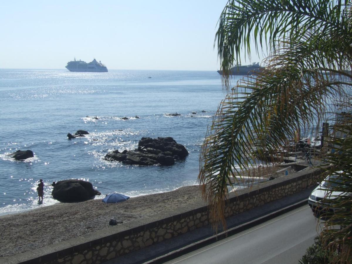 Casa Nicole Fronte Mare Villa Giardini Naxos Eksteriør bilde